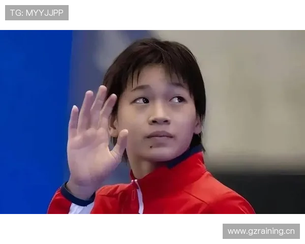 全红婵回家路上还在啃苹果，下一秒就被塞进豪车