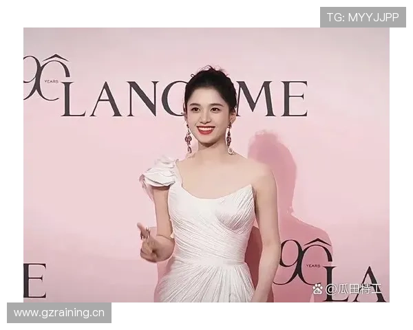 梅根·拉皮诺又把运动服配上名表，隔着屏幕都能感觉到钱包疼